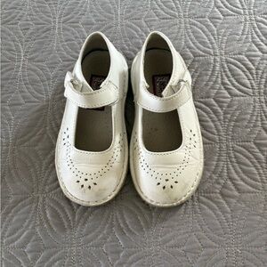 L’Amour white Mary Jane’s